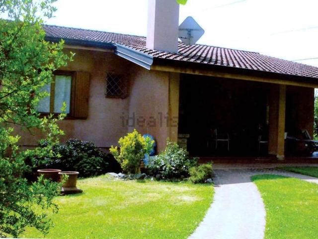 Case e ville in vendita di 489 m² in Via Nuova Fratte, 61