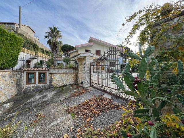 Case e ville in vendita di 490 m²