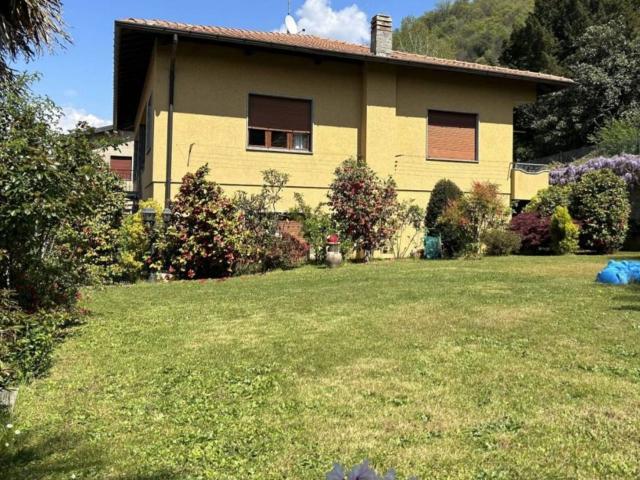 Case e ville in vendita di 490 m² in Via 24 maggio