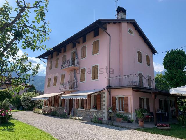 Case e ville in vendita di 490 m² in Via Calzamatta, 18