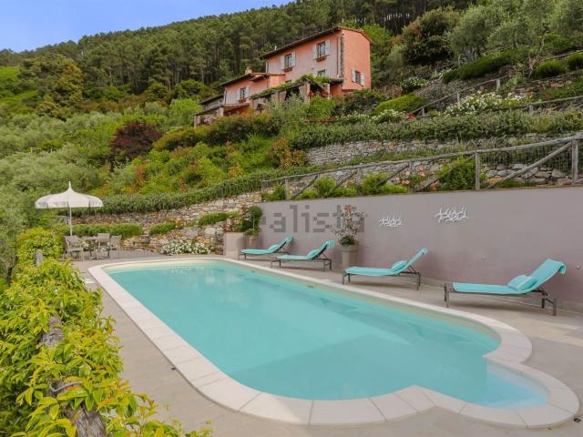 Case e ville in vendita di 490 m² in Via Cima alla Serra