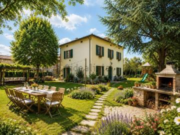 Case e ville in vendita di 490 m² in Via Bartolomeo Sestini