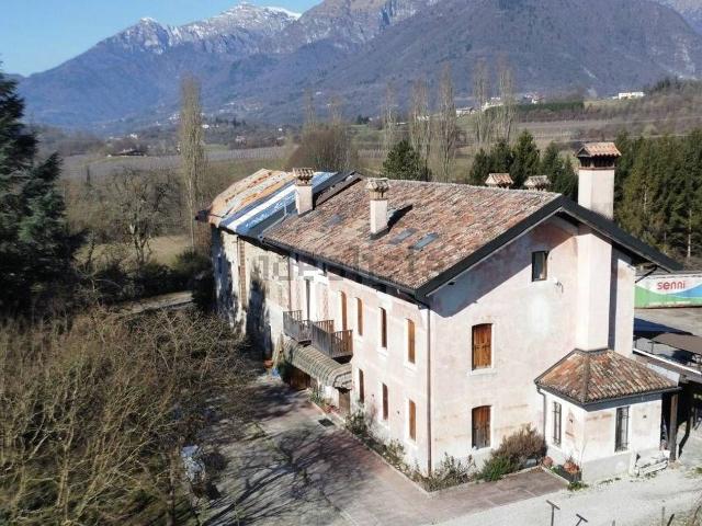 Case e ville in vendita di 490 m² in Via Dorgnan, 1