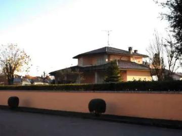 Case e ville in vendita di 490 m² in Via Pescara, 15