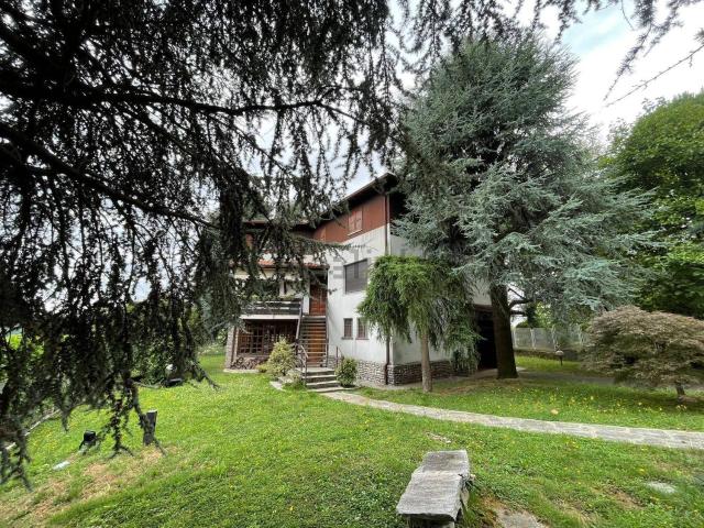 Case e ville in vendita di 490 m² in Via Privata Aldo Moro