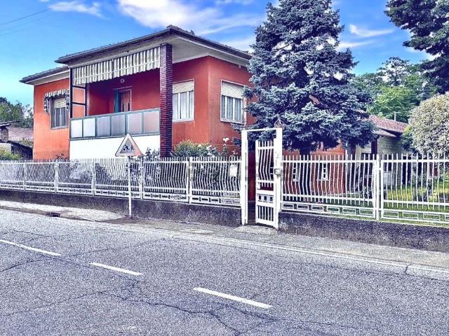 Case e ville in vendita di 490 m² in Via Roma