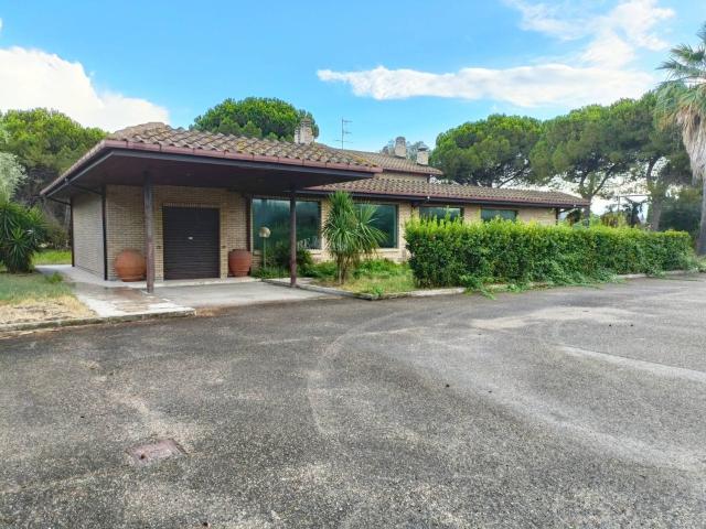 Case e ville in vendita di 490 m² in Via Valtellina, 30