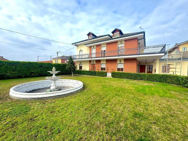 Case e ville in vendita di 490 m² in Via Vittorio Emanuele II, 93
