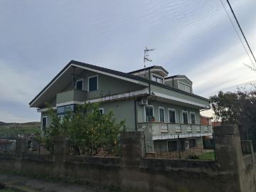 Case e ville in vendita di 490 m² in Viale Calabricata