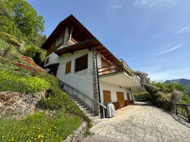 Case e ville in vendita di 491 m² in Via San Bernardo