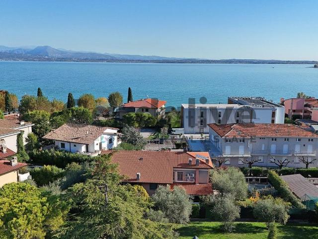 Case e ville in vendita di 492 m² in Via San Remo, 2