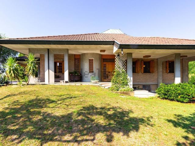 Case e ville in vendita di 492 m² in Via Pontebbana, 17