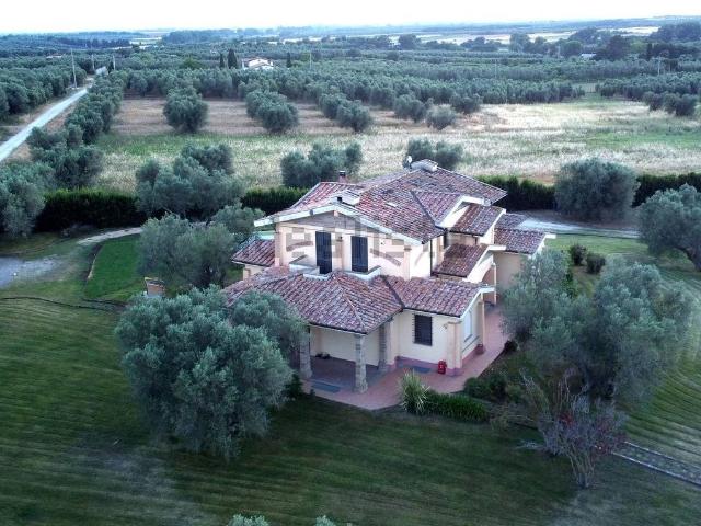 Case e ville in vendita di 493 m²