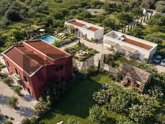 Case e ville in vendita di 494 m² in Via la Rocca