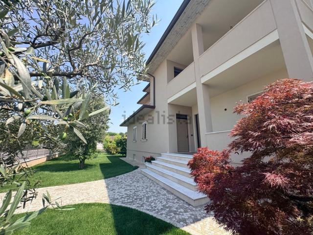 Case e ville in vendita di 494 m² in Via Santa Giustina