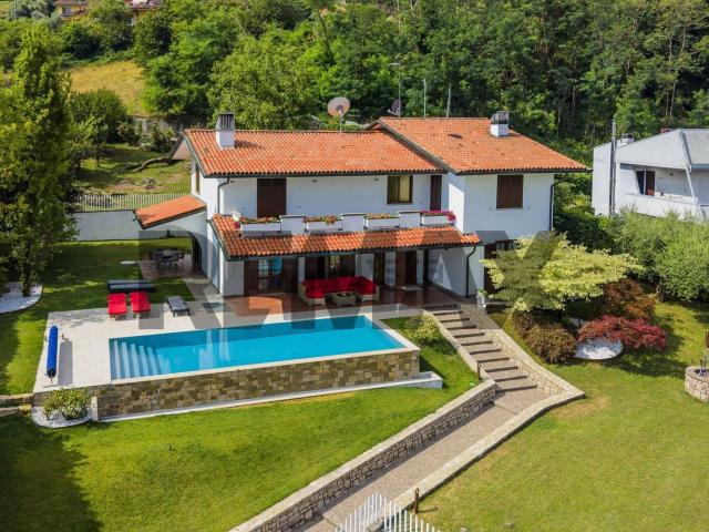 Case e ville in vendita di 494 m² in Via XXV Aprile, 2