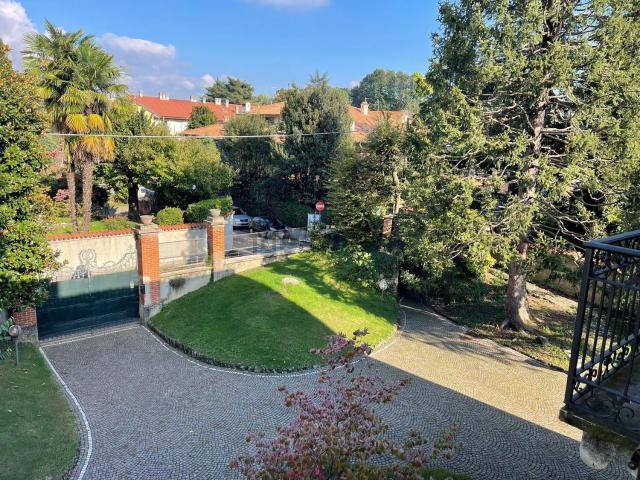 Case e ville in vendita di 495 m² in Via Antonio Rezzonico, 7