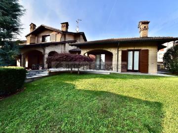 Case e ville in vendita di 495 m² in Via Alessandro Manzoni, 11
