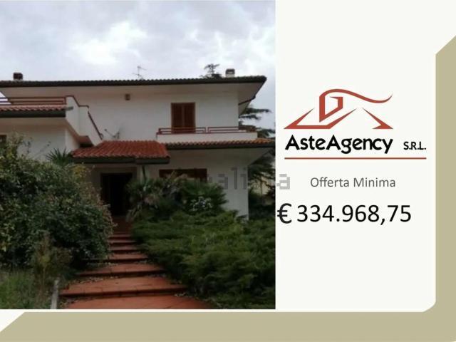 Case e ville in vendita di 495 m² in Via Boncore, 2