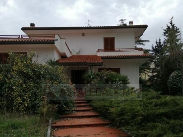 Case e ville in vendita di 495 m² in Via Boncore, 2