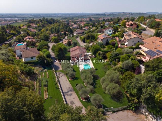 Case e ville in vendita di 495 m² in Via Ginestre