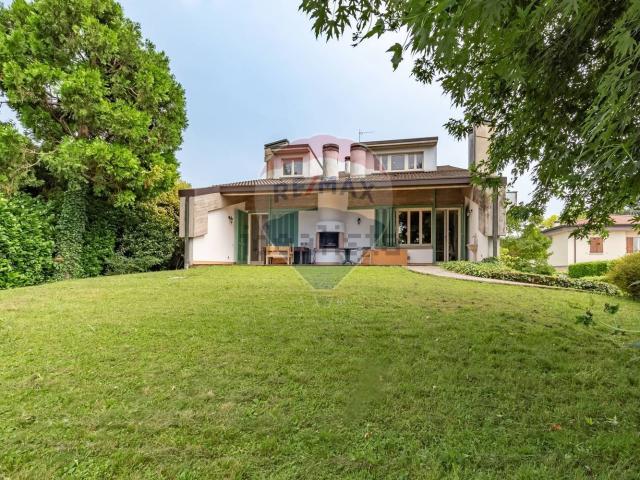 Case e ville in vendita di 495 m² in Via Roma, 7