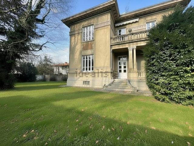 Case e ville in vendita di 495 m² in Via Roma, 31