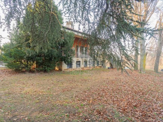 Case e ville in vendita di 496 m² in Via Giosuè Carducci, 9
