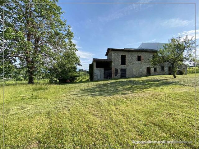Case e ville in vendita di 497 m² in Via Colle