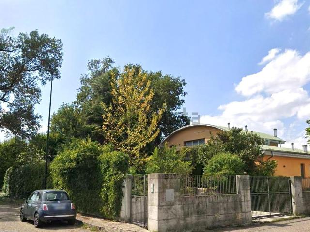 Case e ville in vendita di 498 m² in Via Campogrande, 1