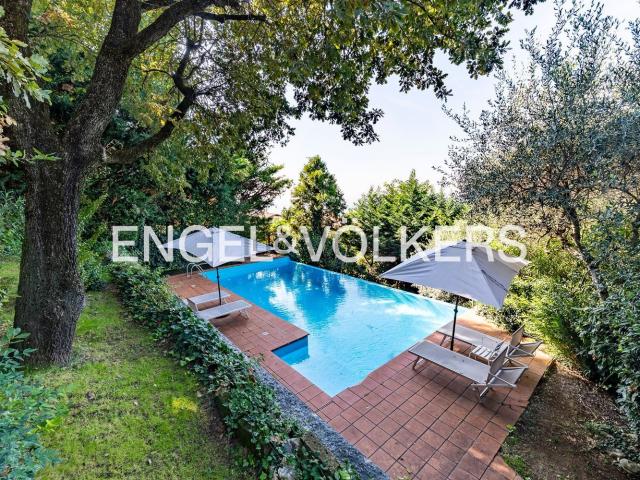 Case e ville in vendita di 498 m² in Via Donizetti