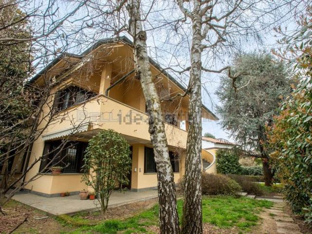 Case e ville in vendita di 498 m² in Via Luigi Einaudi