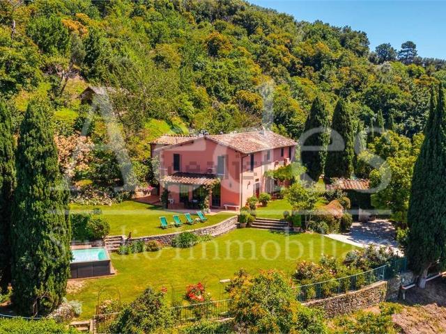 Case e ville in vendita di 500 m²