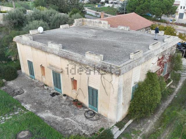 Case e ville in vendita di 500 m² in Circonvallazione Ortisiana