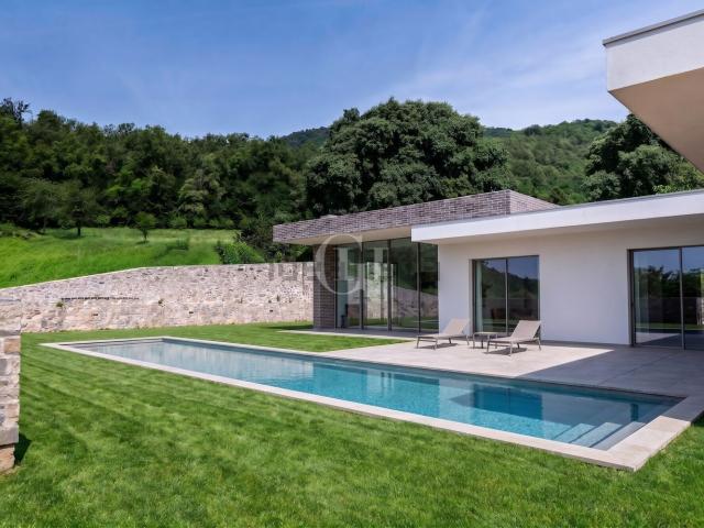 Case e ville in vendita di 406 m²