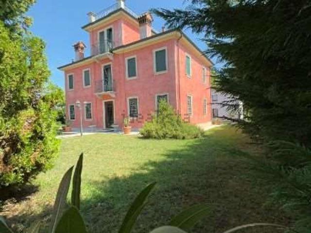 Case e ville in vendita di 500 m²