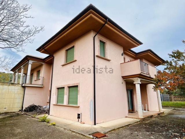 Case e ville in vendita di 500 m² in Via Piane