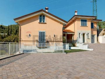 Case e ville in vendita di 500 m²