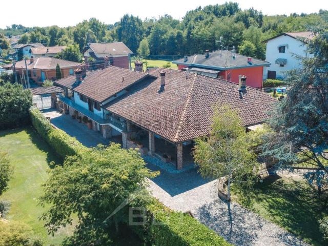 Case e ville in vendita di 500 m² in Via Cossato, 44
