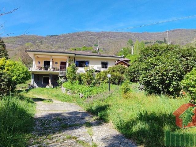 Case e ville in vendita di 500 m² in Via Cassinone