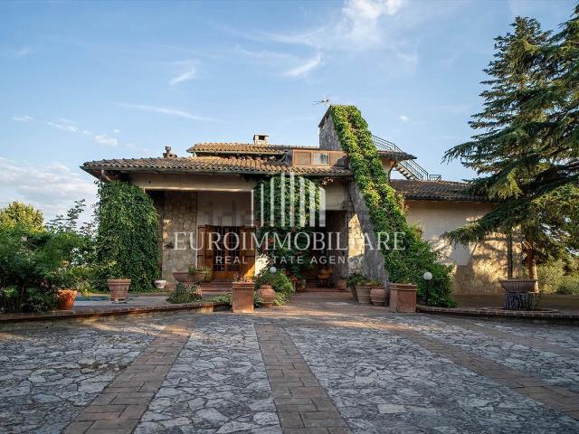 Case e ville in vendita di 500 m² in Via Castiglionese, 32