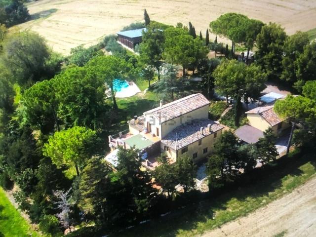 Case e ville in vendita di 500 m² in Via Chiaravallese