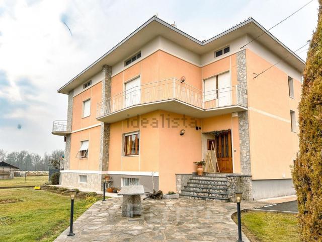 Case e ville in vendita di 500 m² in Via A. Valazza, 60