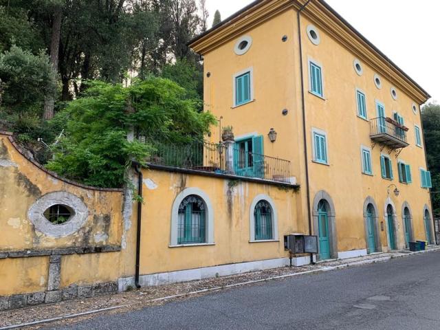 Case e ville in vendita di 500 m² in Via anitrella