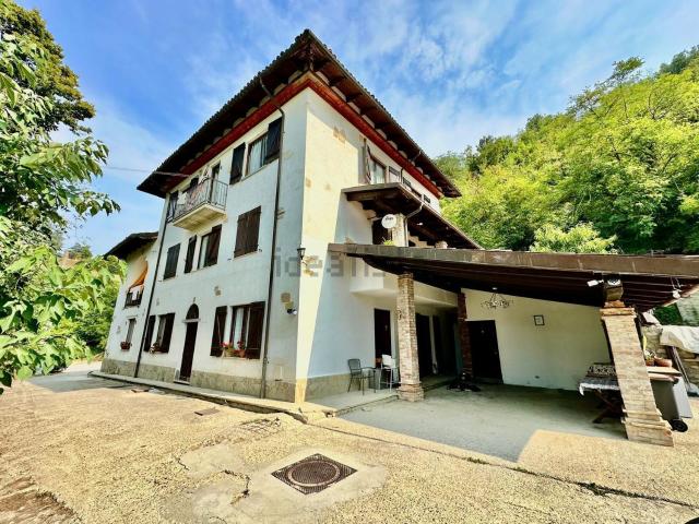 Case e ville in vendita di 500 m² in Via Alessandria