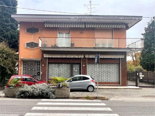 Case e ville in vendita di 500 m² in Via Alessandro Manzoni