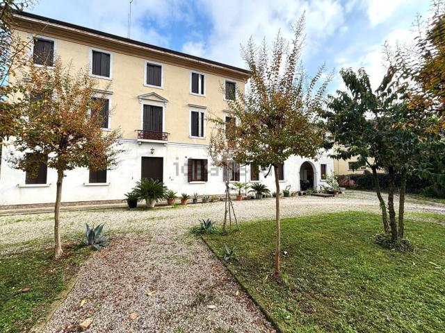 Case e ville in vendita di 500 m² in Via Armando Diaz, 1
