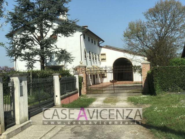 Villetta bifamiliare in vendita di 500 m² in Via Boschi