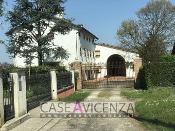 Villetta bifamiliare in vendita di 500 m² in Via Boschi