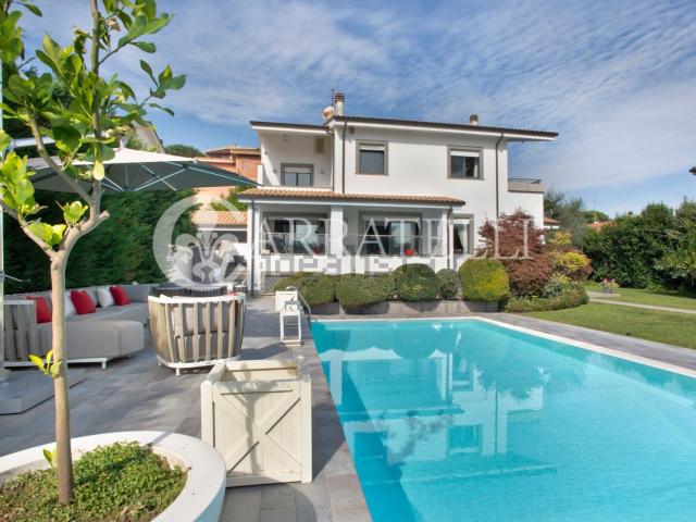 Case e ville in vendita di 500 m² in Via Barbarano Romano
